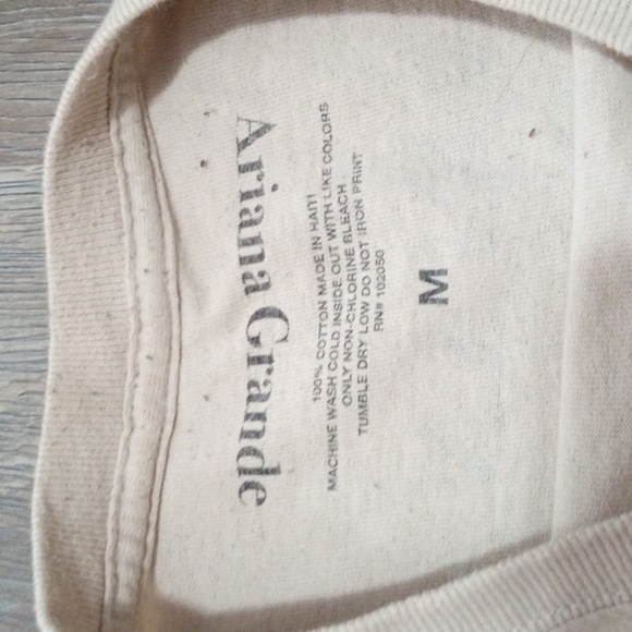 Ariana Grande M t shirt - Picture 3 of 4